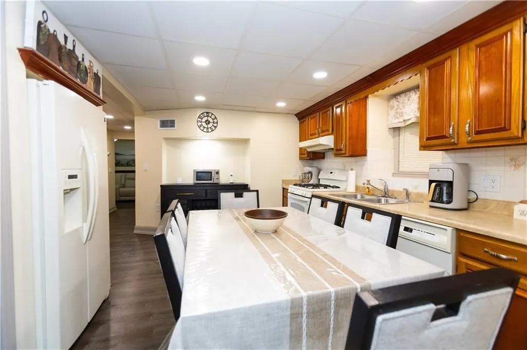 25 Ardway Avenue Warwick RI 02889