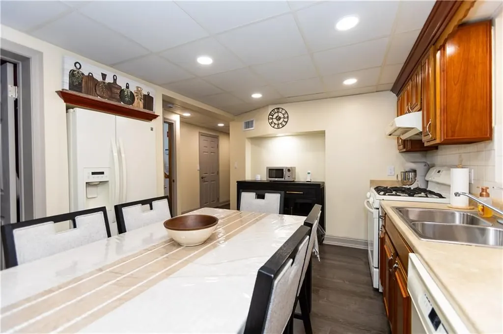 25 Ardway Avenue Warwick RI 02889