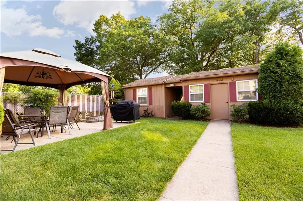 25 Ardway Avenue Warwick RI 02889