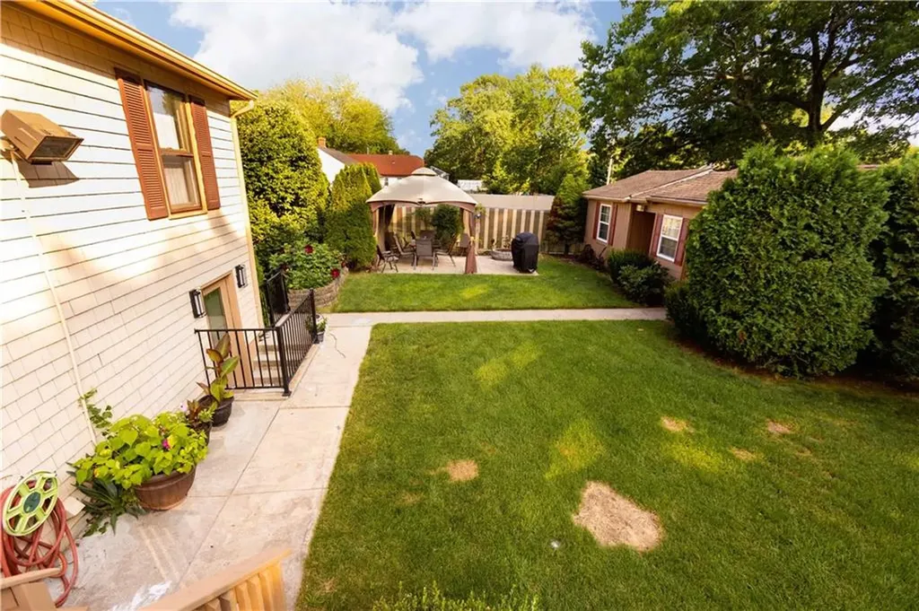 25 Ardway Avenue Warwick RI 02889