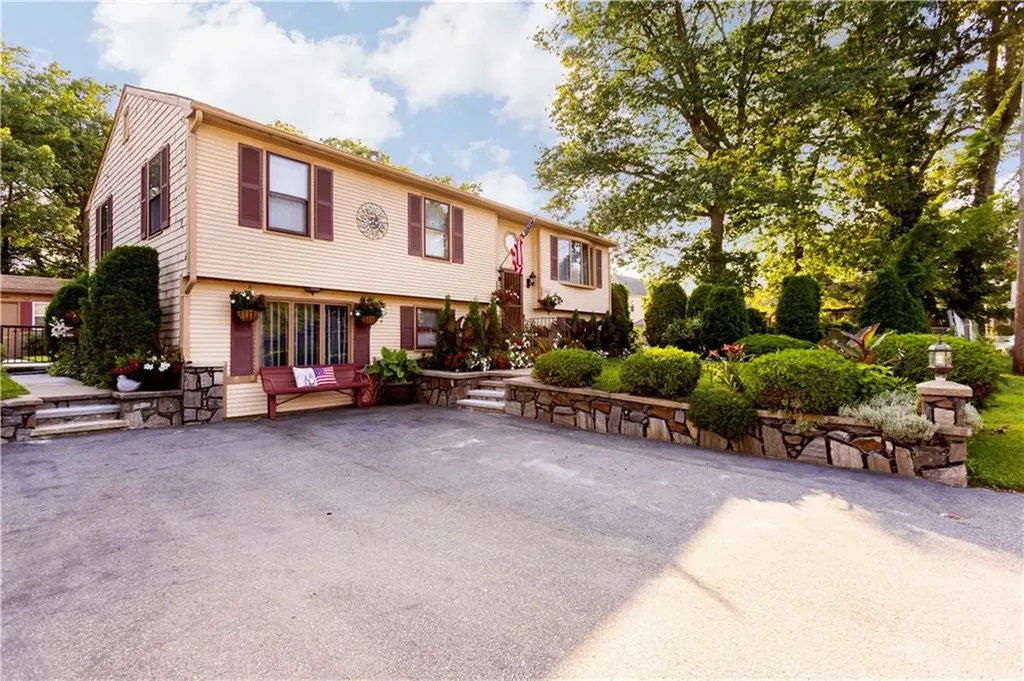 25 Ardway Avenue Warwick RI 02889