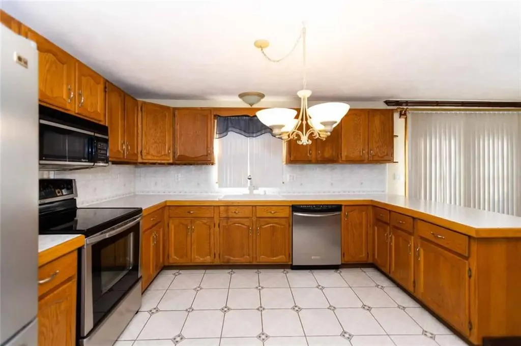 25 Ardway Avenue Warwick RI 02889
