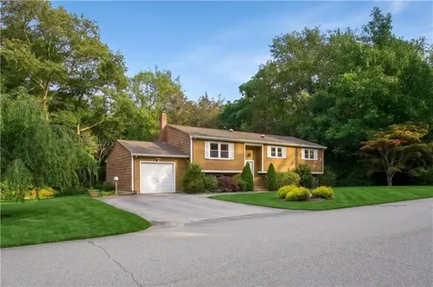 102 Windward Walk North Kingstown RI 02852