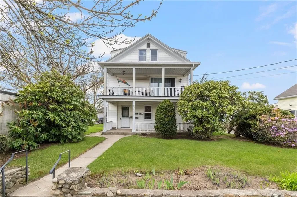 1561 Cranston Street Cranston RI 02920