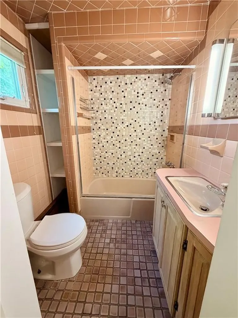 1561 Cranston Street Cranston RI 02920