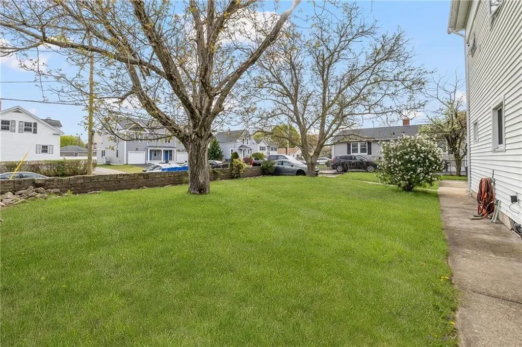 1561 Cranston Street Cranston RI 02920