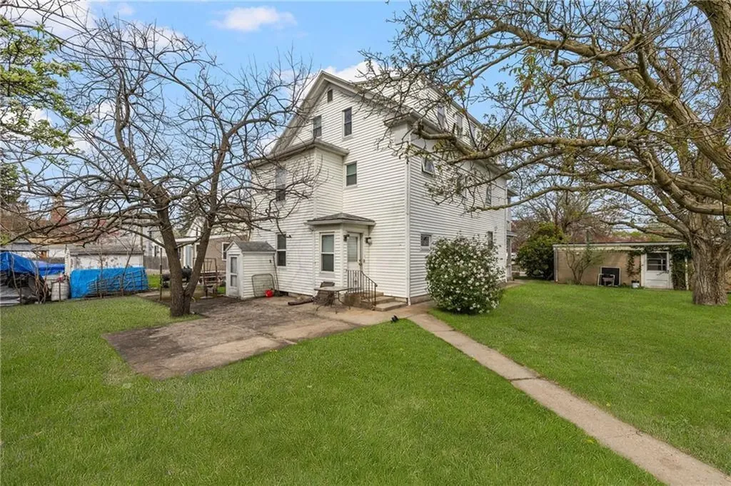 1561 Cranston Street Cranston RI 02920