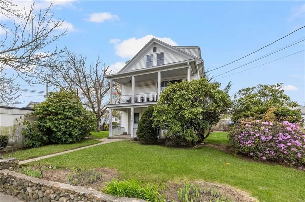 1561 Cranston Street Cranston RI 02920