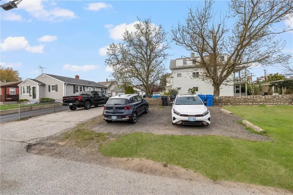 1561 Cranston Street Cranston RI 02920
