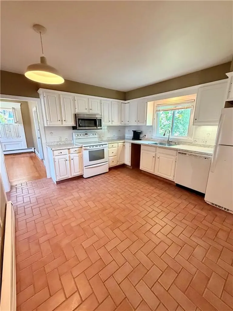 1561 Cranston Street Cranston RI 02920