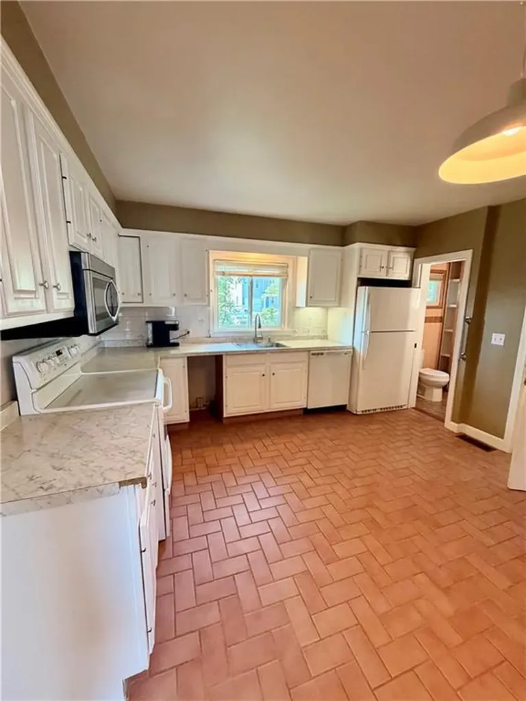 1561 Cranston Street Cranston RI 02920