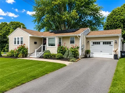 82 Kearns Avenue Tiverton RI 02878
