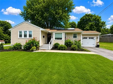 82 Kearns Avenue Tiverton RI 02878