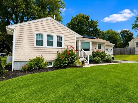 82 Kearns Avenue Tiverton RI 02878