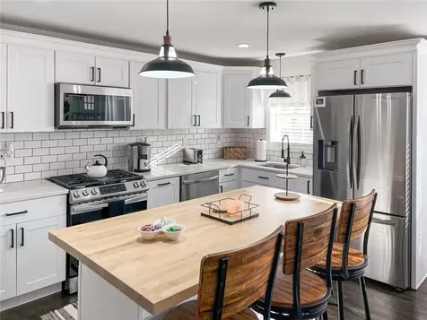82 Kearns Avenue Tiverton RI 02878