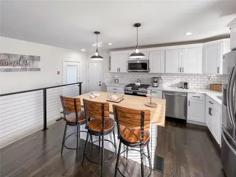 82 Kearns Avenue Tiverton RI 02878