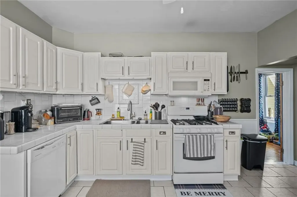 207 211 California Avenue Providence RI 02905