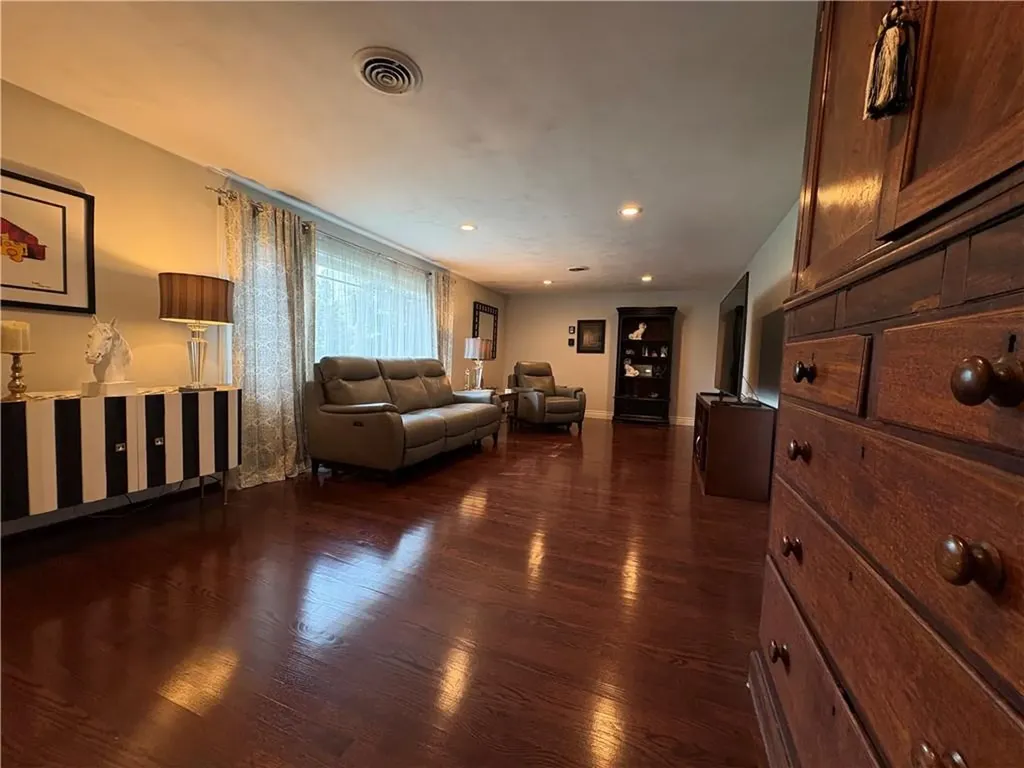 85 Commonwealth Avenue Warwick RI 02886