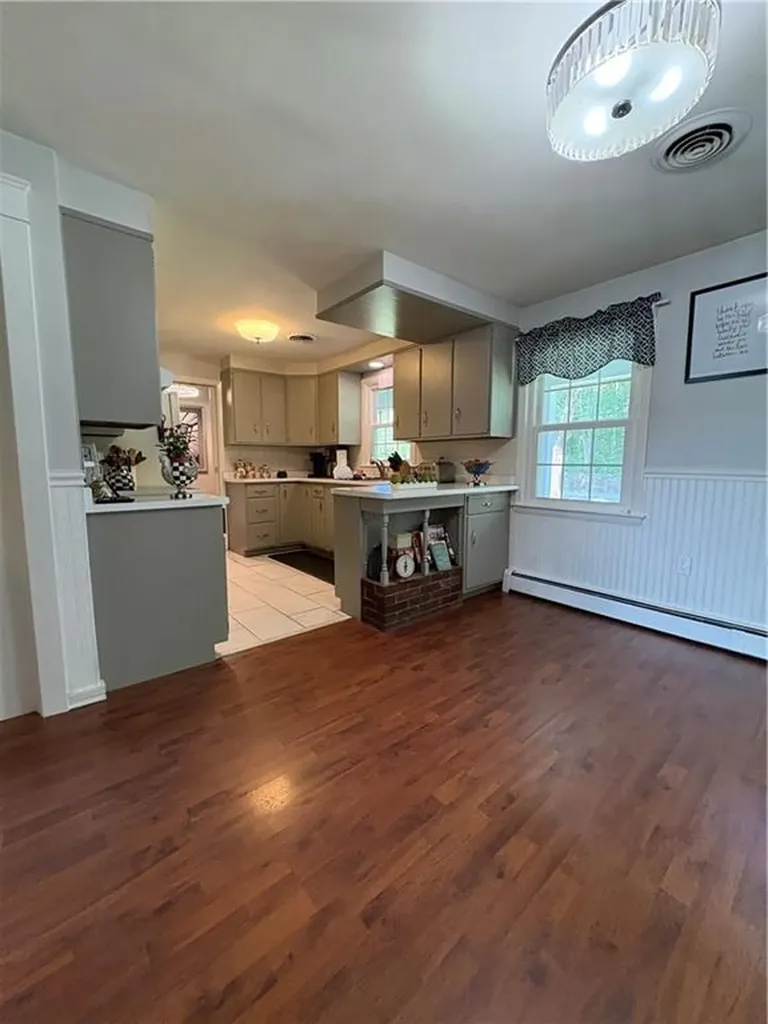 85 Commonwealth Avenue Warwick RI 02886
