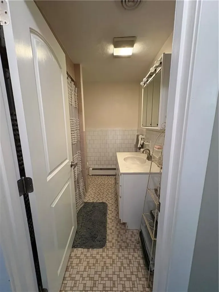 85 Commonwealth Avenue Warwick RI 02886