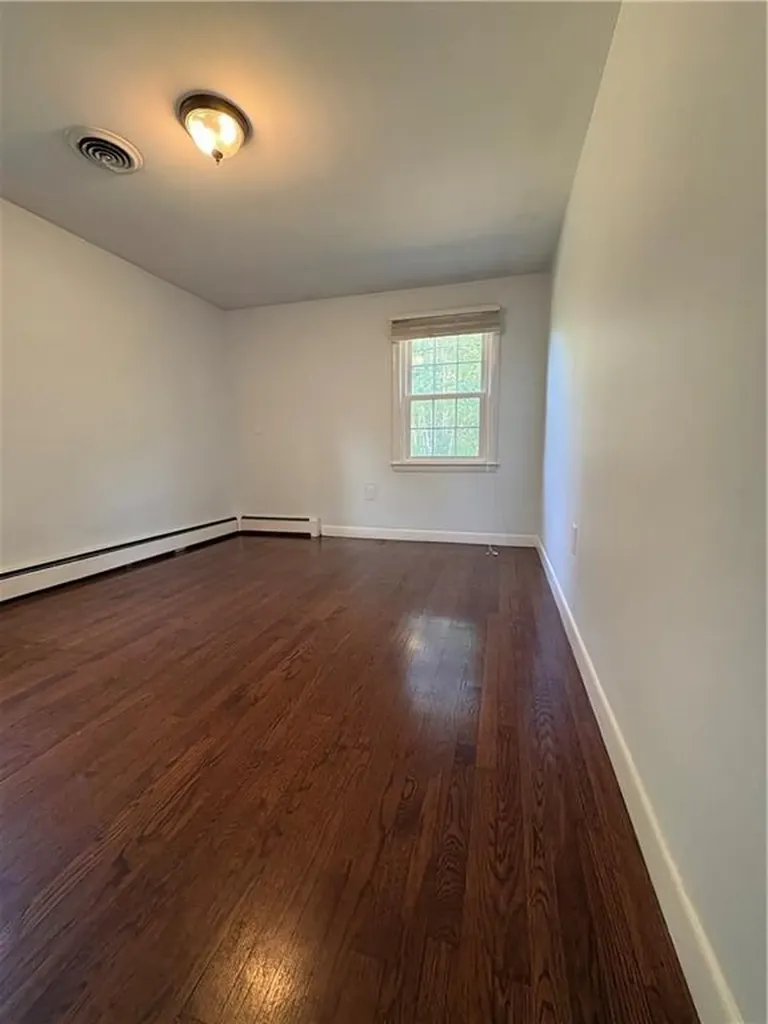 85 Commonwealth Avenue Warwick RI 02886