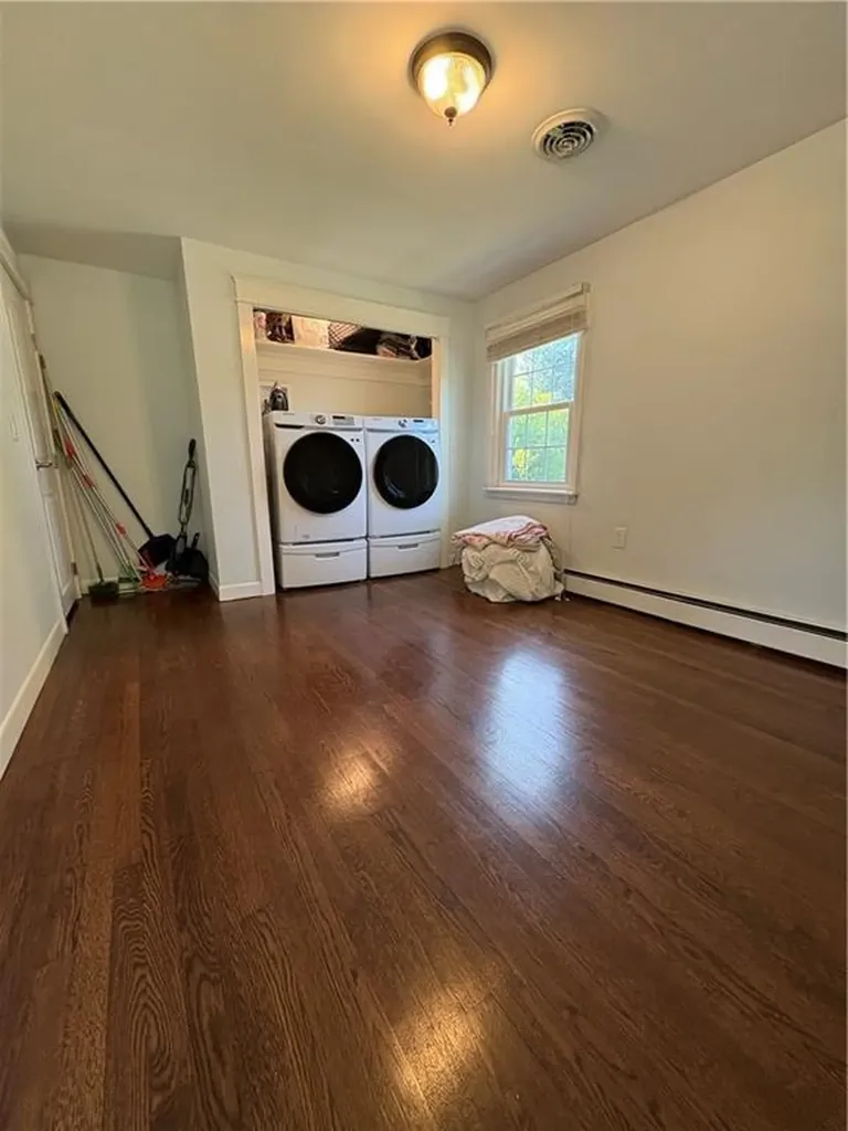 85 Commonwealth Avenue Warwick RI 02886