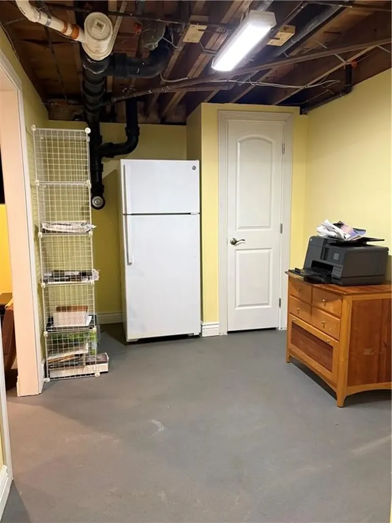 85 Commonwealth Avenue Warwick RI 02886