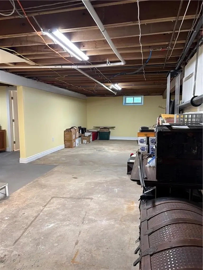 85 Commonwealth Avenue Warwick RI 02886