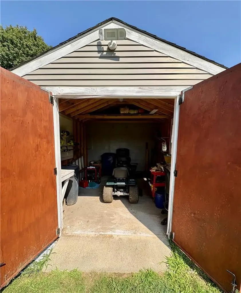 85 Commonwealth Avenue Warwick RI 02886