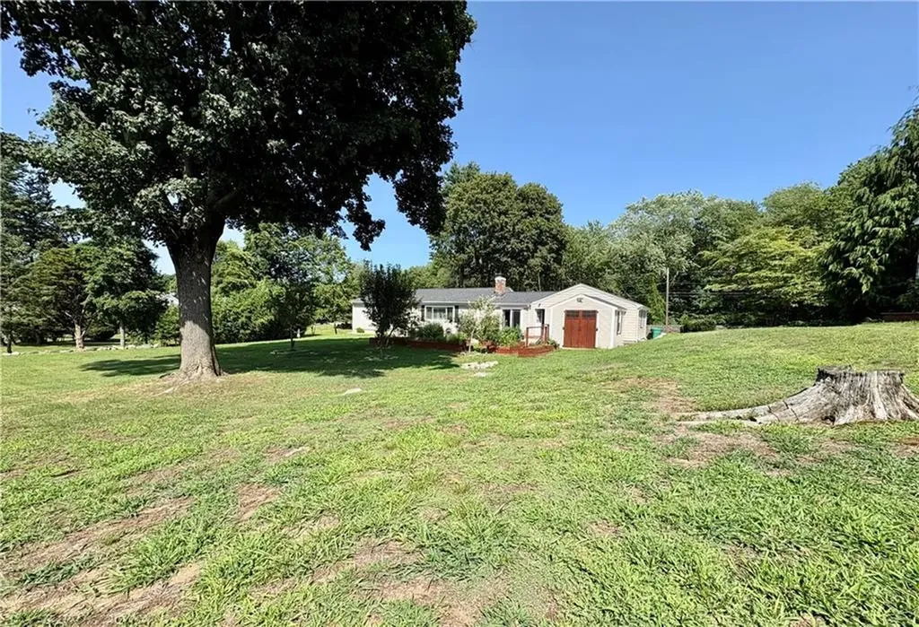85 Commonwealth Avenue Warwick RI 02886