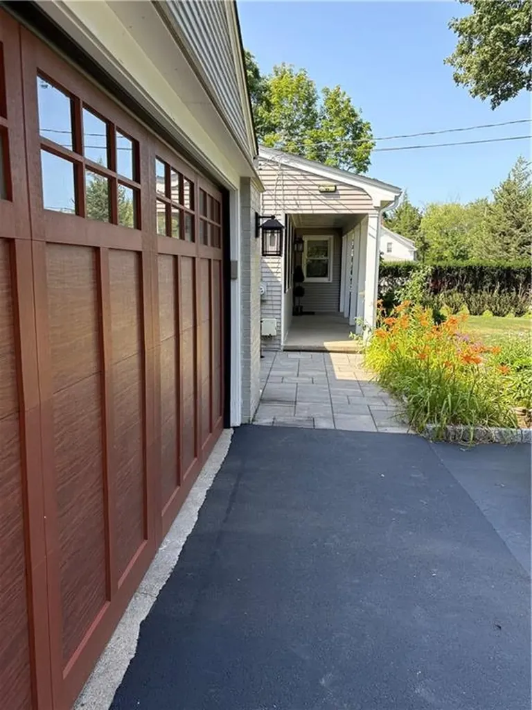 85 Commonwealth Avenue Warwick RI 02886