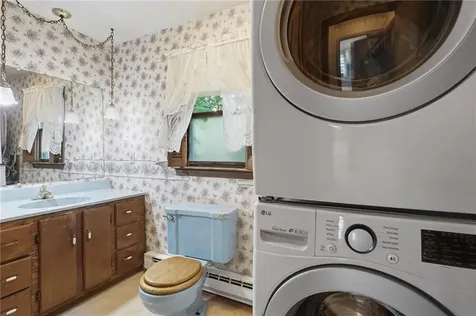 12 Robert Avenue Portsmouth RI 02871