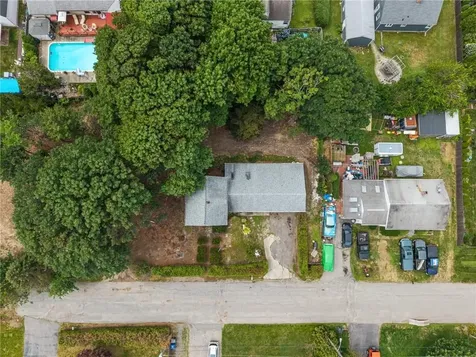 12 Robert Avenue Portsmouth RI 02871