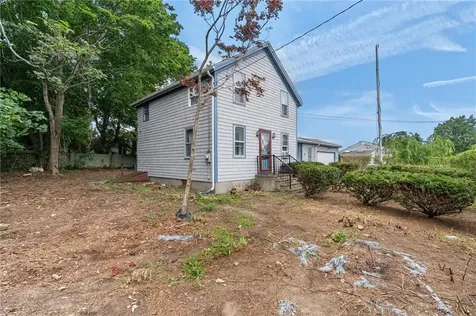 12 Robert Avenue Portsmouth RI 02871