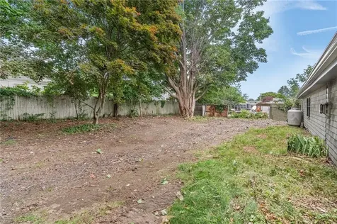 12 Robert Avenue Portsmouth RI 02871