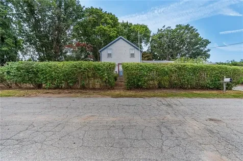 12 Robert Avenue Portsmouth RI 02871