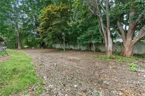 12 Robert Avenue Portsmouth RI 02871