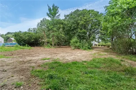 12 Robert Avenue Portsmouth RI 02871