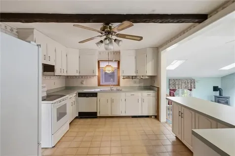 12 Robert Avenue Portsmouth RI 02871