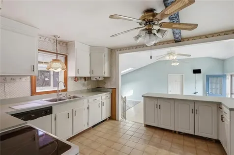 12 Robert Avenue Portsmouth RI 02871