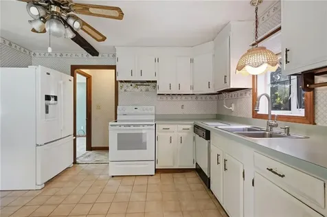 12 Robert Avenue Portsmouth RI 02871