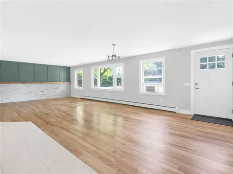 7 Jay Drive North Kingstown RI 02852