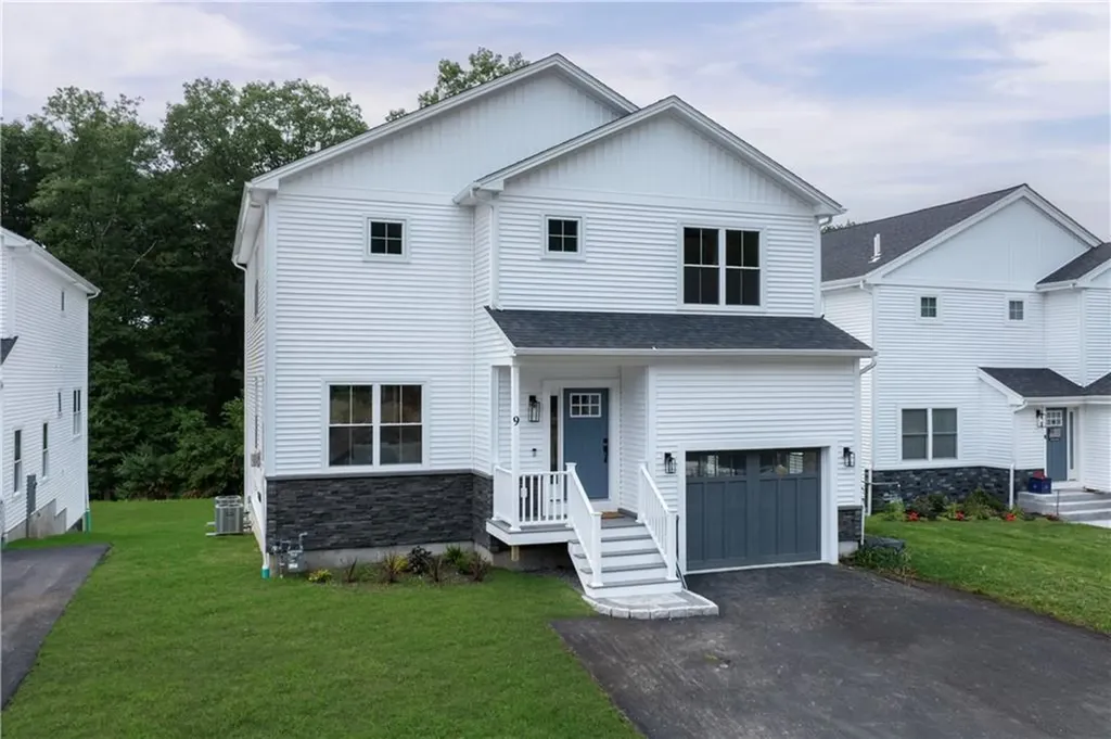 9 Stoneridge Road Smithfield RI 02917