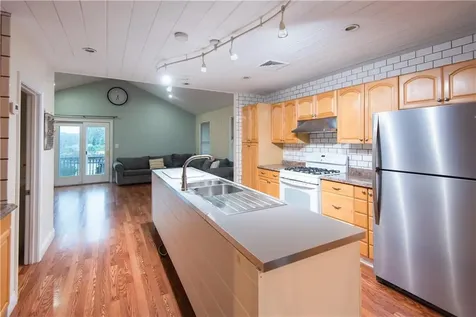 13 Island Avenue Portsmouth RI 02871