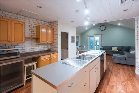 13 Island Avenue Portsmouth RI 02871