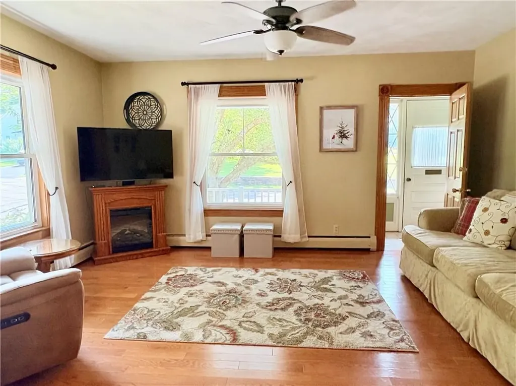 65 Summit Avenue West Warwick RI 02893