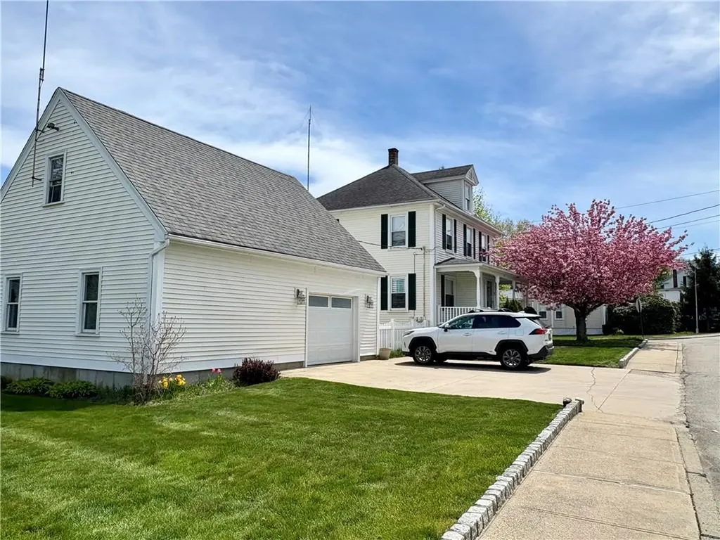 65 Summit Avenue West Warwick RI 02893