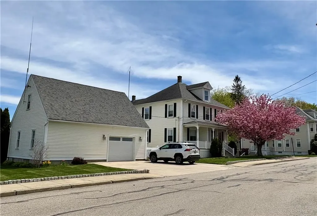 65 Summit Avenue West Warwick RI 02893
