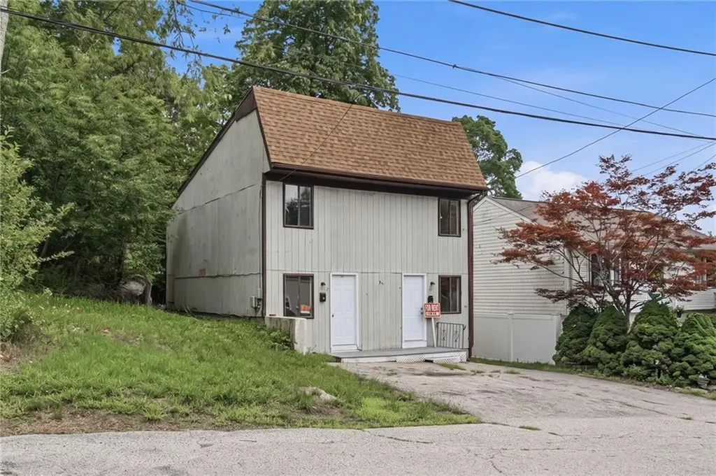 27 29 South Street West Warwick RI 02893