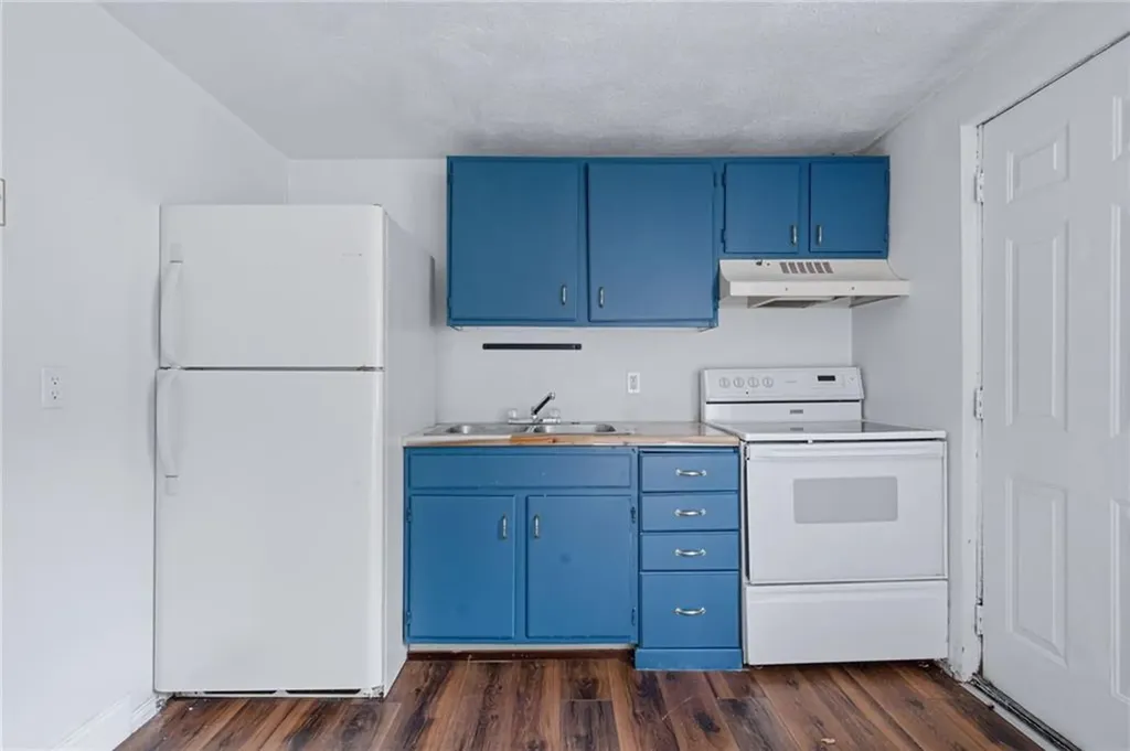 27 29 South Street West Warwick RI 02893